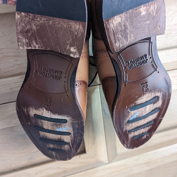 Johnston & Murphy tan wingtips - Picture 4 of 7